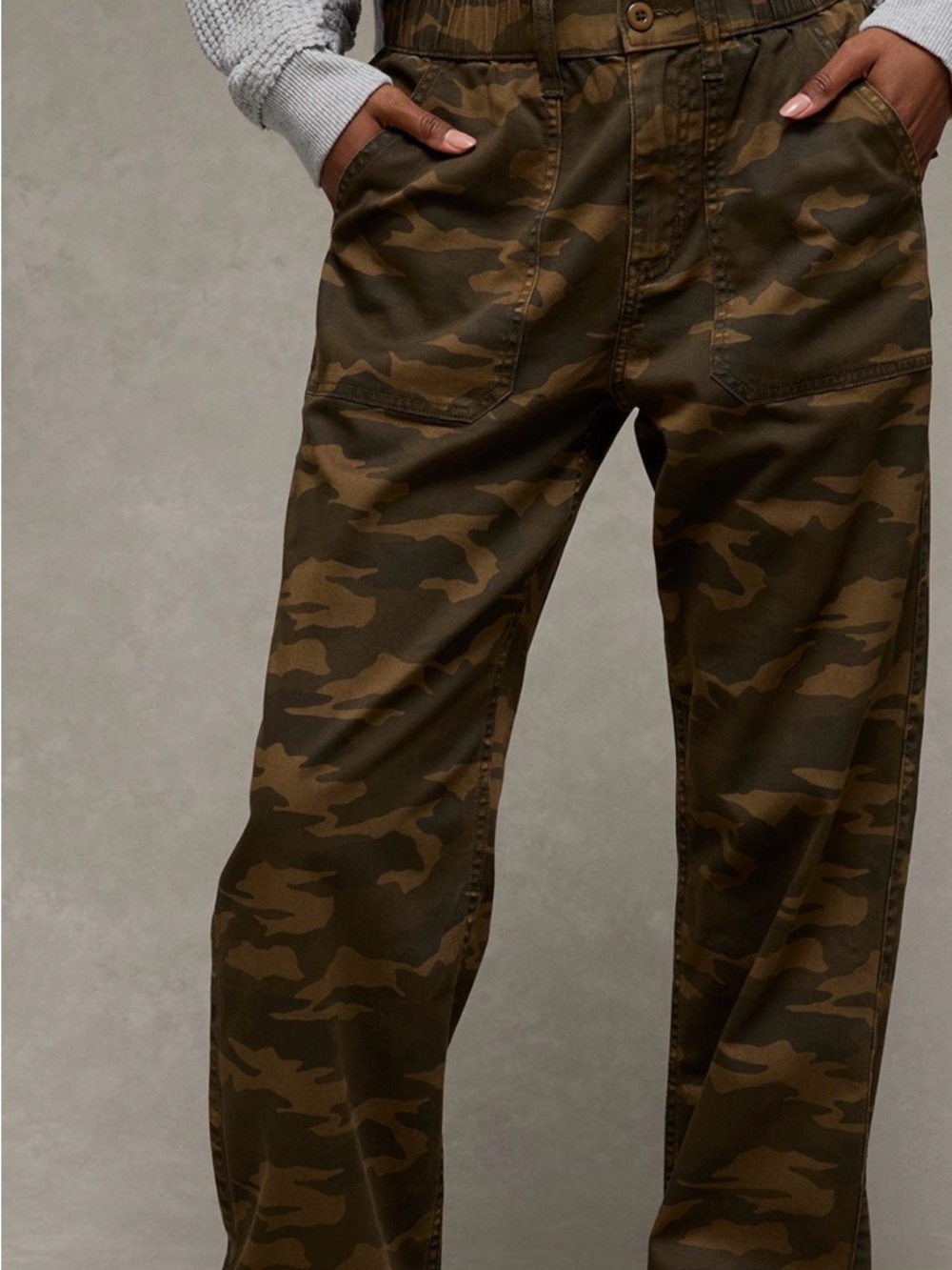 American Eagle women’s Camouflage Cargo Pants - Olive Camo